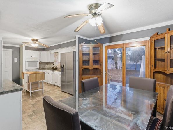 11 Val Court, Holbrook NY 11741