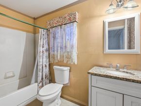 11 Val Court, Holbrook NY 11741