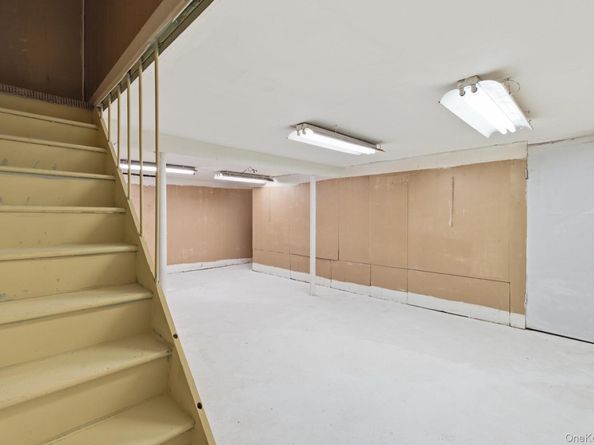 11 Val Court, Holbrook NY 11741