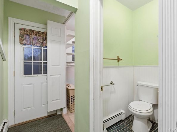 11 Val Court, Holbrook NY 11741