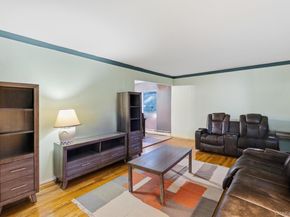 11 Val Court, Holbrook NY 11741