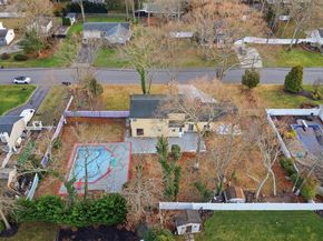 11 Val Court, Holbrook NY 11741