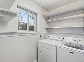 11 Val Court, Holbrook NY 11741