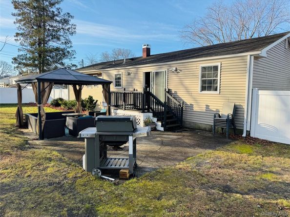 407 Tree Road, South Setauket NY 11720