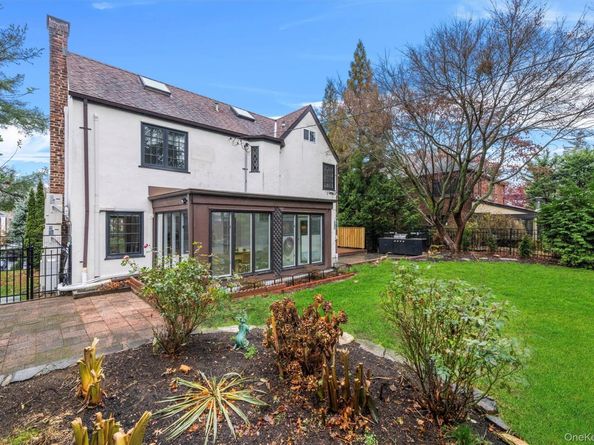 20 Whistler Road, Scarsdale NY 10583