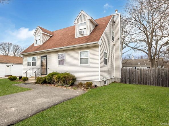 11 Holbrook Street, Bay Shore NY 11706