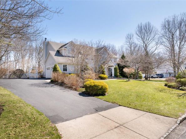 7 Framingham Lane, Shoreham NY 11786