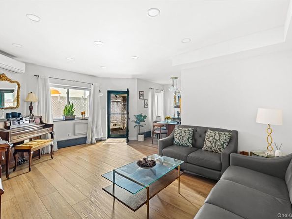 61-20 71 Avenue, Ridgewood NY 11385