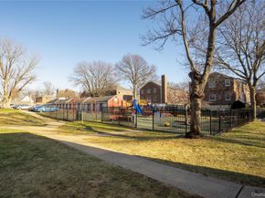 252-42 60 Avenue 595, Little Neck NY 11362