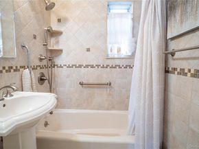 252-42 60 Avenue 595, Little Neck NY 11362