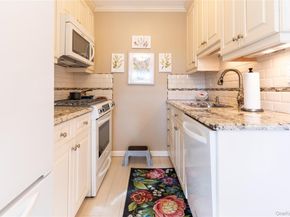 252-42 60 Avenue 595, Little Neck NY 11362