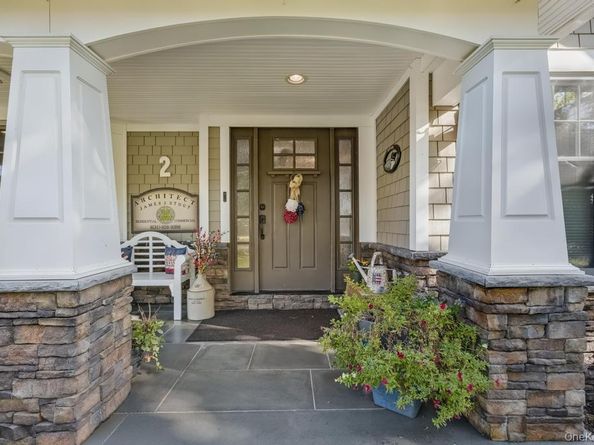 2 Greg Lane, East Northport NY 11731