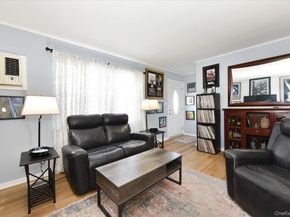 27 Seaton Street, Massapequa NY 11758