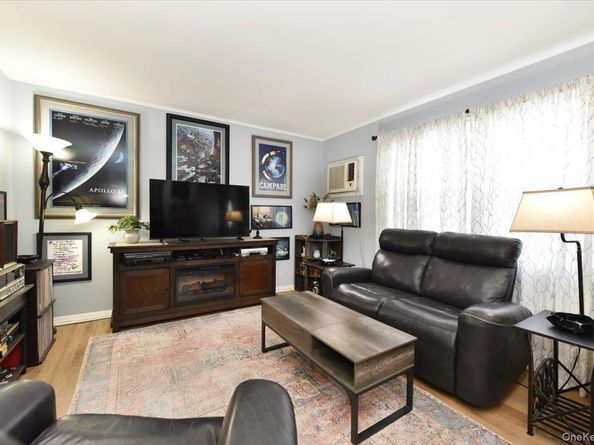 27 Seaton Street, Massapequa NY 11758