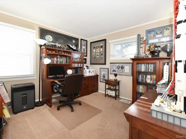 27 Seaton Street, Massapequa NY 11758