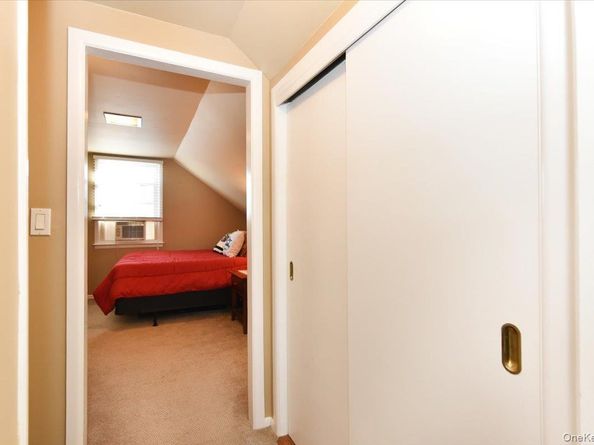 27 Seaton Street, Massapequa NY 11758