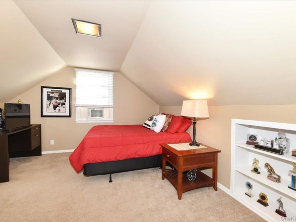 27 Seaton Street, Massapequa NY 11758