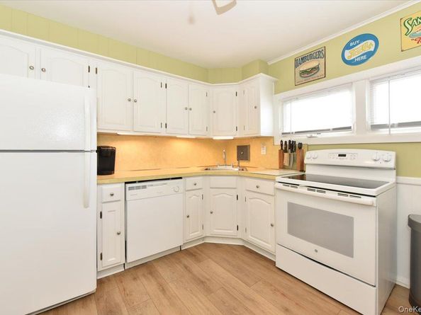 27 Seaton Street, Massapequa NY 11758