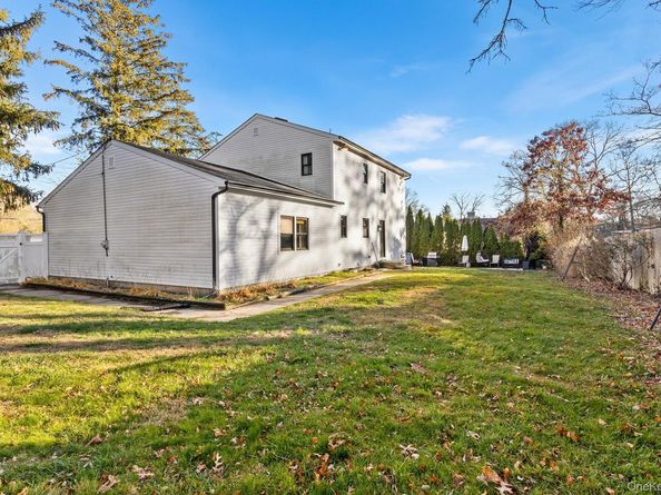 24 Parkside Avenue, Miller Place NY 11764