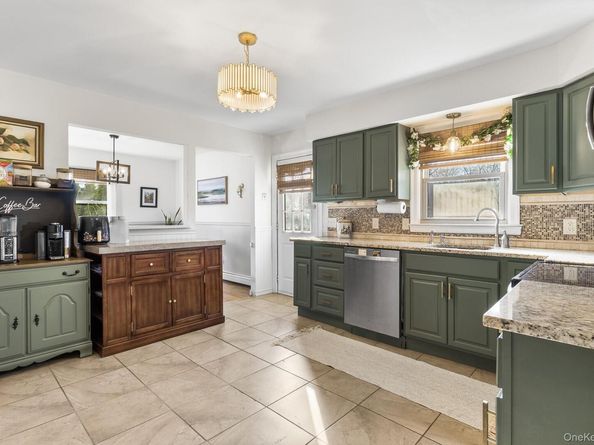 24 Parkside Avenue, Miller Place NY 11764