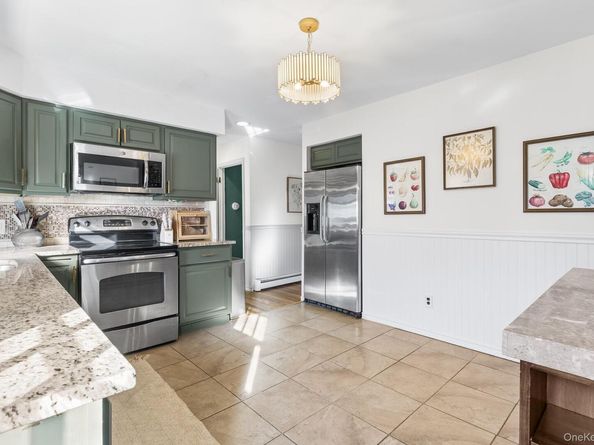 24 Parkside Avenue, Miller Place NY 11764