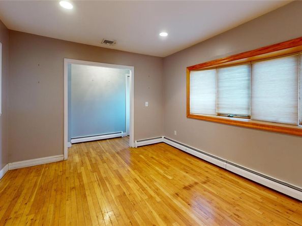 8 Pleasant Avenue, Farmingdale NY 11735