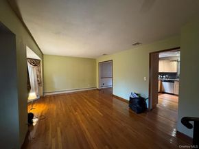 41 Broadway, Shirley NY 11967