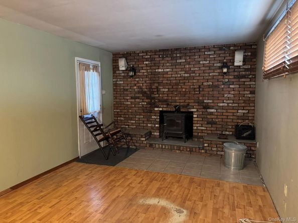 41 Broadway, Shirley NY 11967