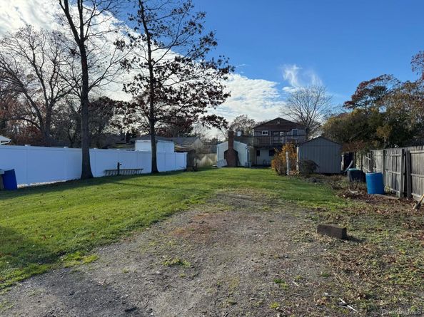 41 Broadway, Shirley NY 11967