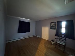 41 Broadway, Shirley NY 11967