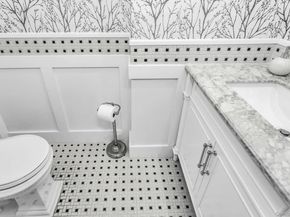 31 Cambridge Drive W, Copiague NY 11726