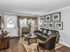 31 Cambridge Drive W, Copiague NY 11726