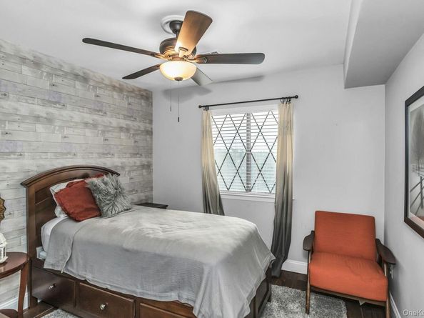 31 Cambridge Drive W, Copiague NY 11726