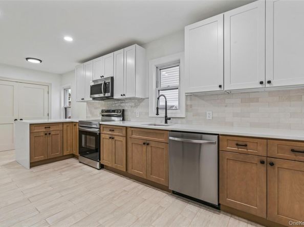 3322 Parkway Drive, Baldwin Harbor NY 11510