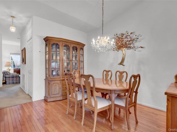 816 Narragansett Villas Drive 816, Lindenhurst NY 11757