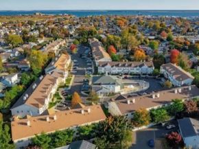 816 Narragansett Villas Drive 816, Lindenhurst NY 11757