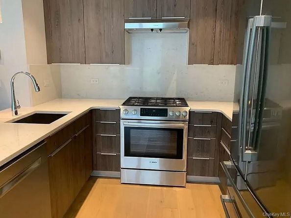 4620 11th Street 5F, Long Island City NY 11101