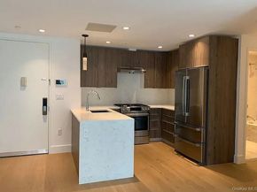 4620 11th Street 5F, Long Island City NY 11101