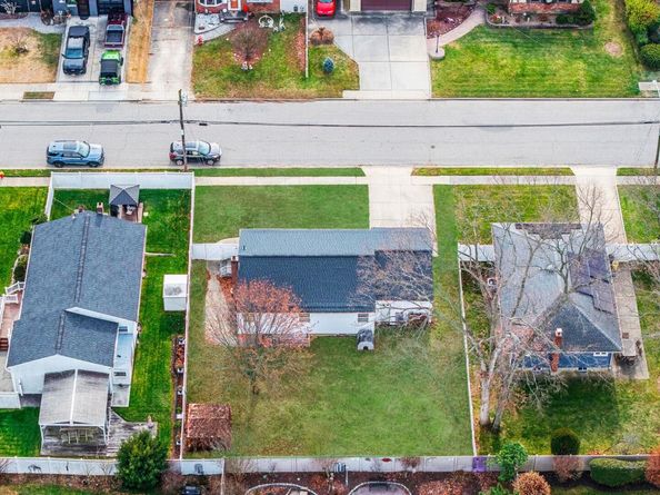 171 N Oak Street, Massapequa Park NY 11758