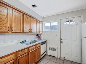 171 N Oak Street, Massapequa Park NY 11758