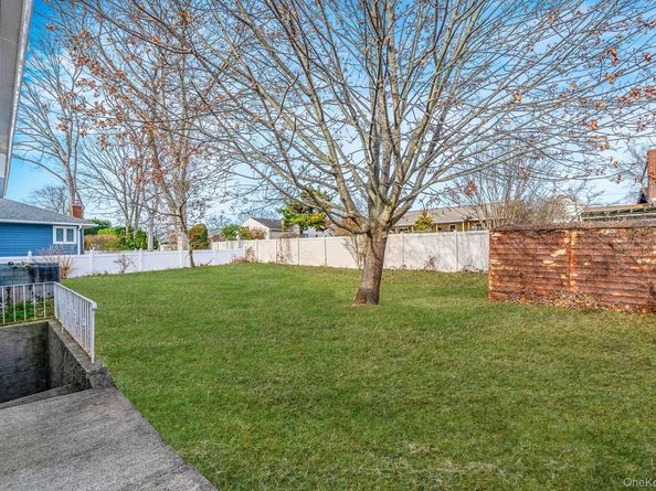 171 N Oak Street, Massapequa Park NY 11758