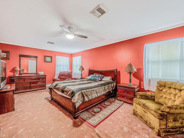 171 N Oak Street, Massapequa Park NY 11758