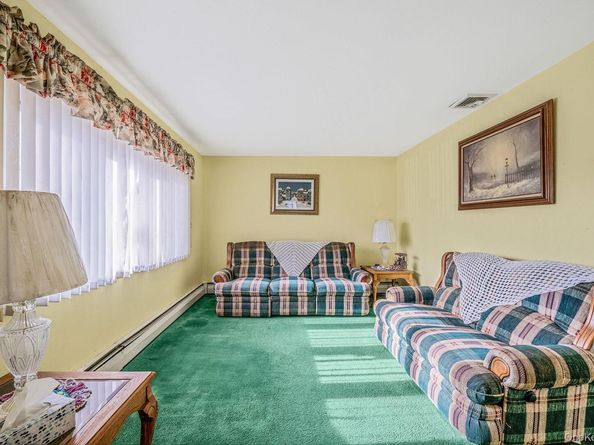 171 N Oak Street, Massapequa Park NY 11758