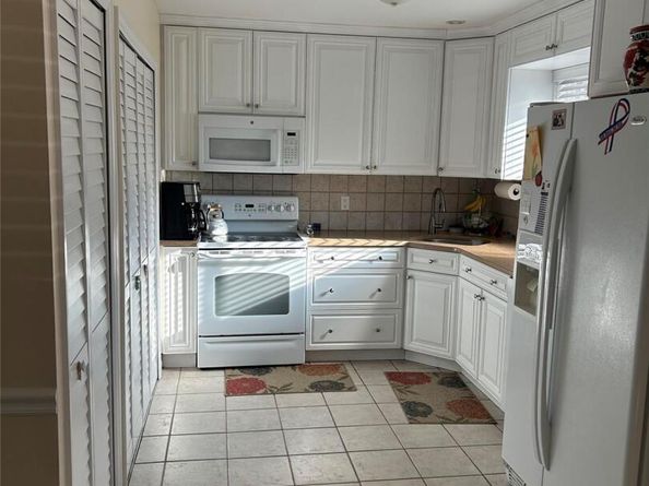 233B Springmeadow Drive B, Holbrook NY 11741