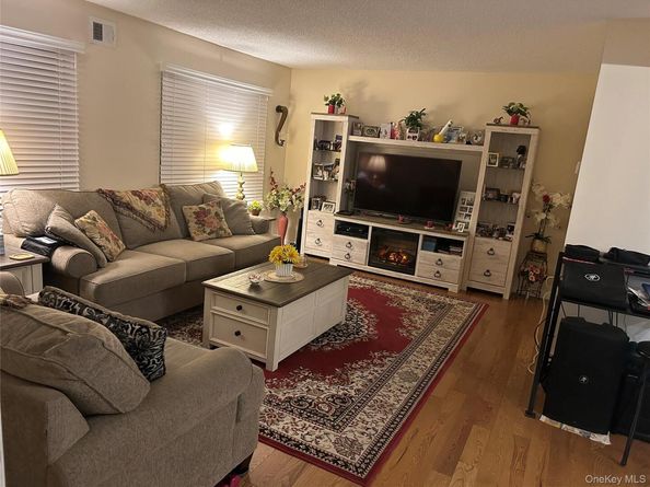 233B Springmeadow Drive B, Holbrook NY 11741