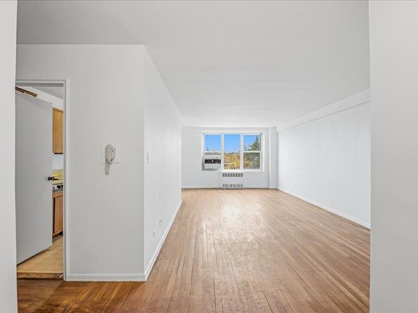 210-15 23rd Avenue 3F, Bayside NY 11360