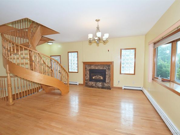 2 Aster Drive, New Hyde Park NY 11040