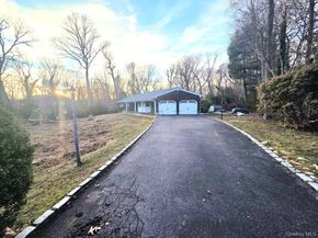 9 Weaver Lane, Dix Hills NY 11746