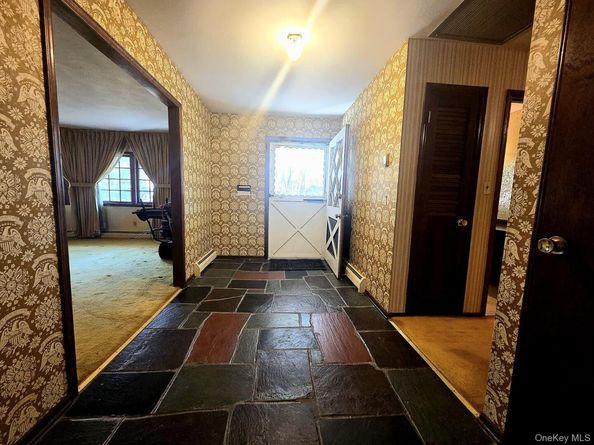 9 Weaver Lane, Dix Hills NY 11746