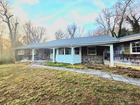 9 Weaver Lane, Dix Hills NY 11746